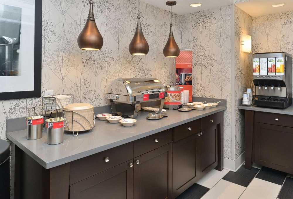 Hampton Inn By Hilton & Suites Des Moines Downtown