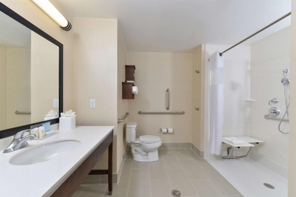 Hampton Inn By Hilton & Suites Des Moines Downtown image 26