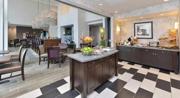 Hampton Inn By Hilton & Suites Des Moines Downtown image 7